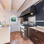 Вилла Rosa - Garden & Pool Retreat Trebeluger