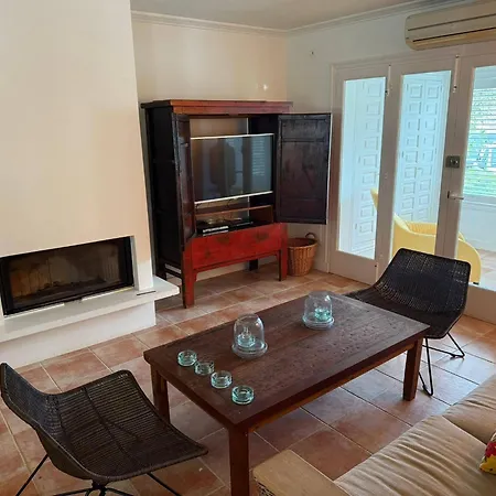 Rosa - Garden & Pool Retreat Trebeluger