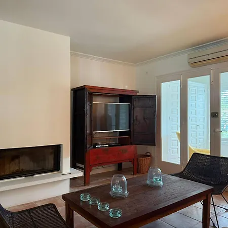 Rosa - Garden & Pool Retreat