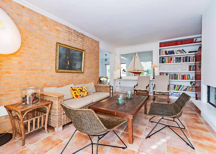 Villa Rosa - Garden & Pool Retreat *