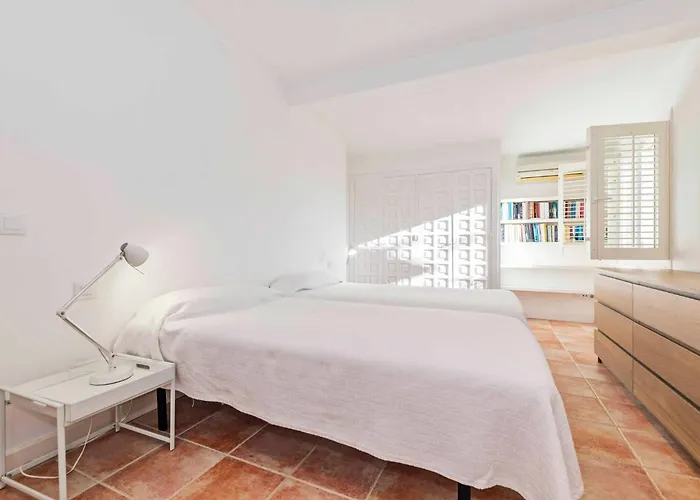 Rosa - Garden & Pool Retreat *