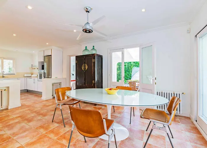 Villa Rosa - Garden & Pool Retreat *