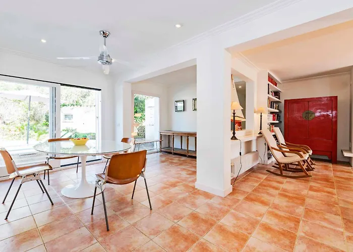 Villa Rosa - Garden & Pool Retreat Trebeluger