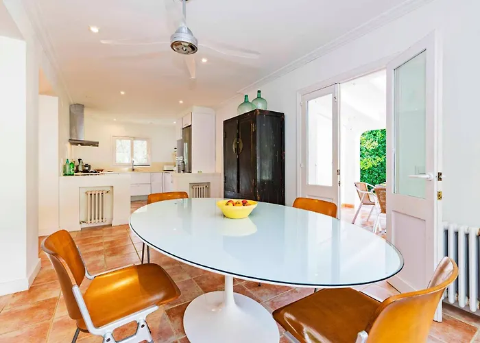 Villa Rosa - Garden & Pool Retreat *