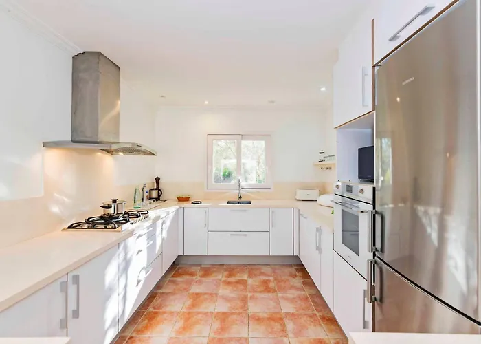 Rosa - Garden & Pool Retreat Trebeluger