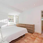 Rosa - Garden & Pool Retreat