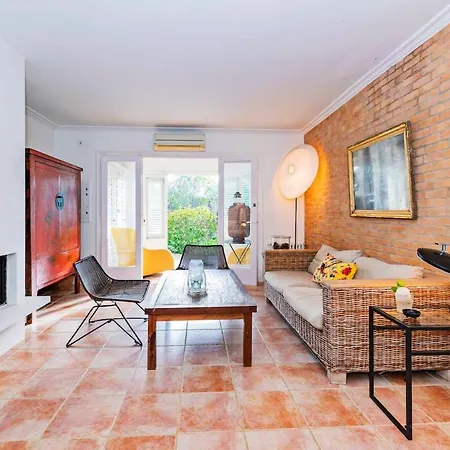 Rosa - Garden & Pool Retreat Trebeluger