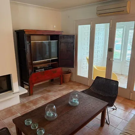 Rosa - Garden & Pool Retreat *