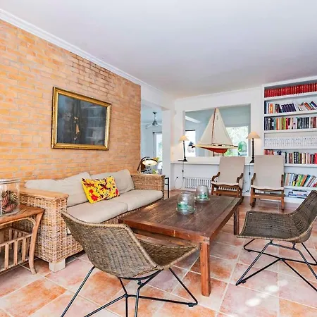 Rosa - Garden & Pool Retreat *