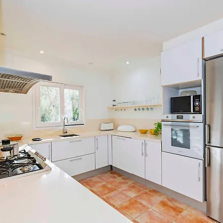 וילה Rosa - Garden & Pool Retreat Trebeluger