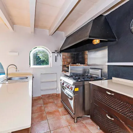 וילה Rosa - Garden & Pool Retreat Trebeluger
