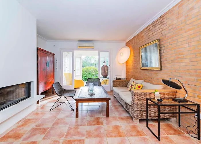 Rosa - Garden & Pool Retreat Trebeluger