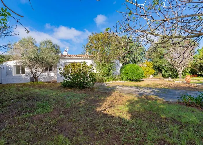 Rosa - Garden & Pool Retreat