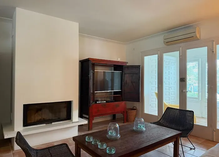 Rosa - Garden & Pool Retreat Holiday home *