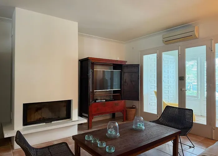 Rosa - Garden & Pool Retreat *