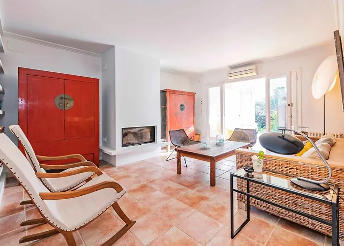 Rosa - Garden & Pool Retreat Holiday home *