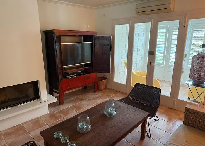 Rosa - Garden & Pool Retreat *