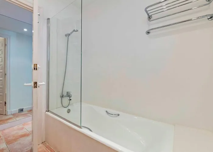 Rosa - Garden & Pool Retreat Holiday home *