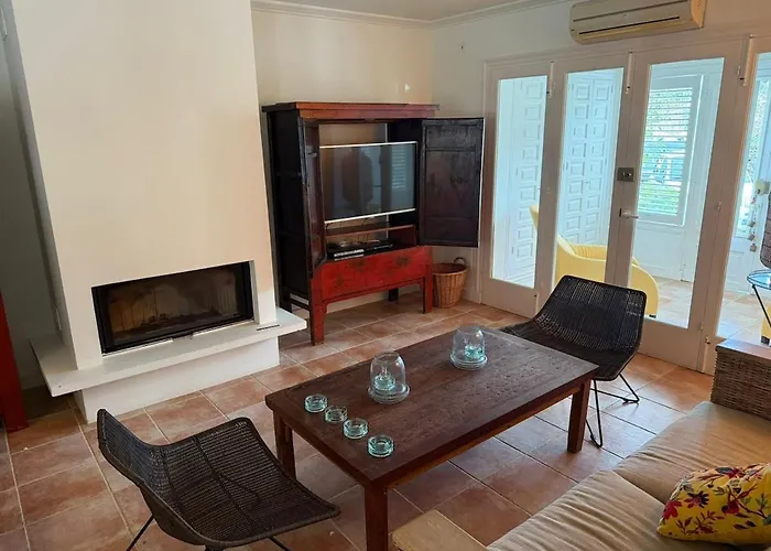 Rosa - Garden & Pool Retreat Holiday home *