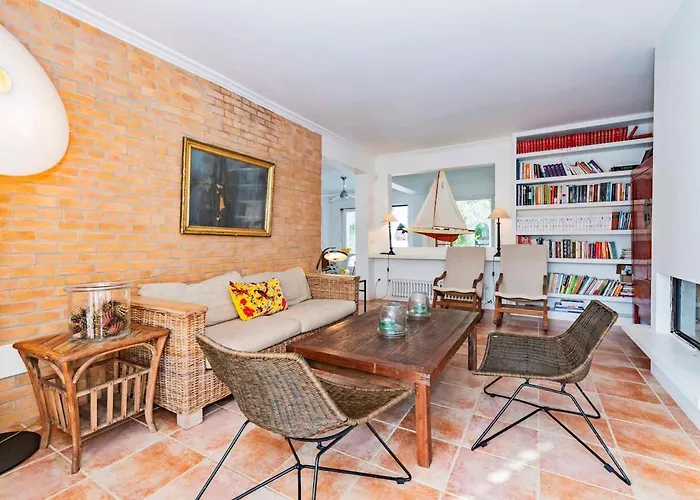 Rosa - Garden & Pool Retreat *