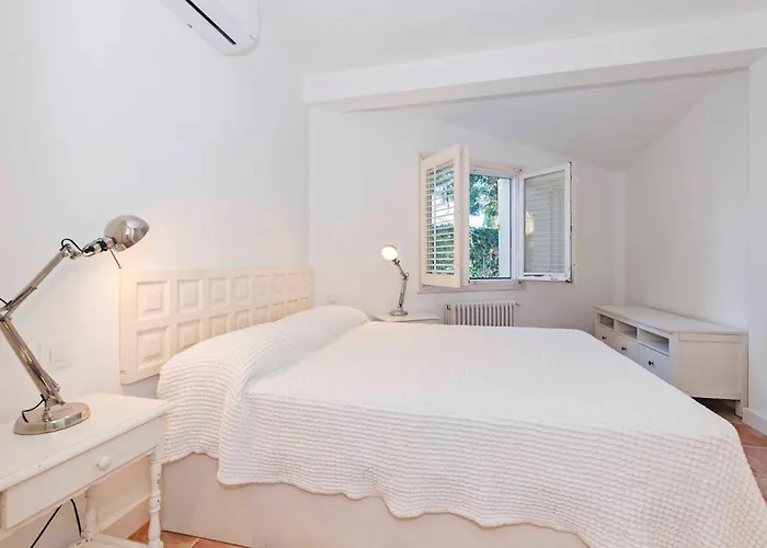 Holiday home Rosa - Garden & Pool Retreat Trebeluger