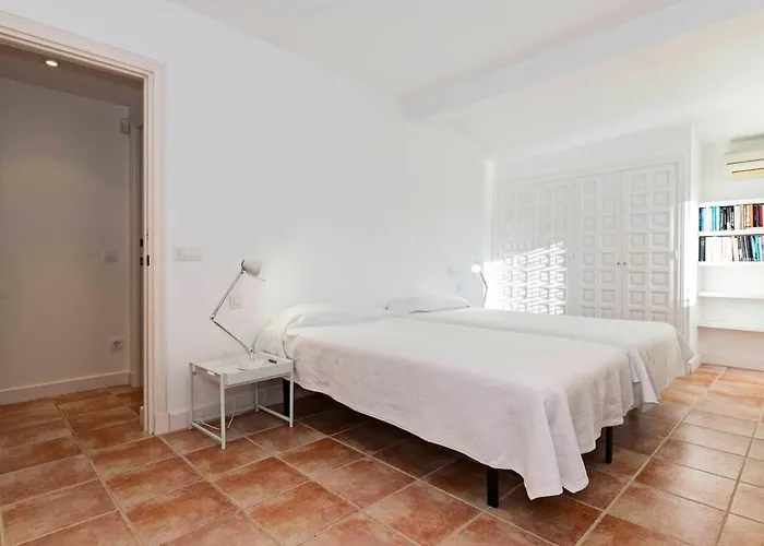 Rosa - Garden & Pool Retreat