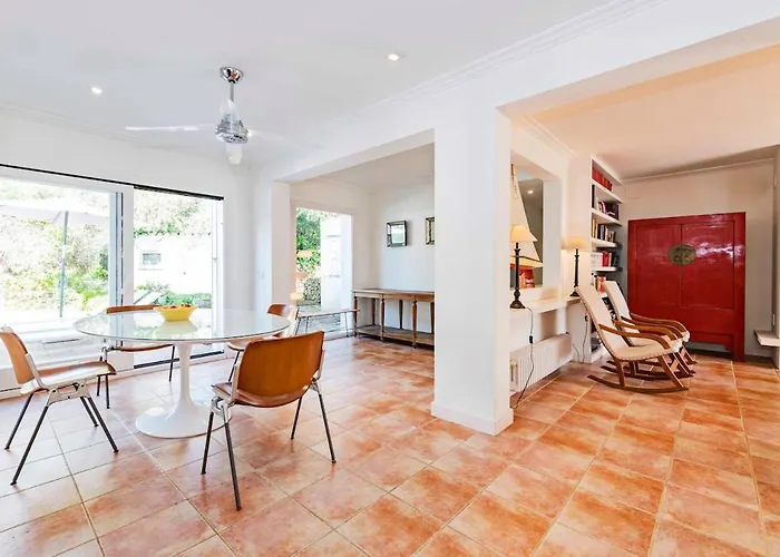 Rosa - Garden & Pool Retreat *