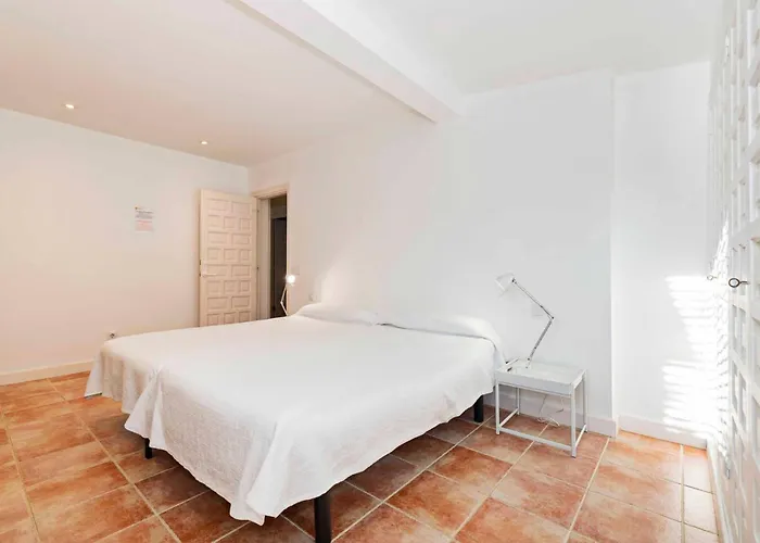 Rosa - Garden & Pool Retreat *