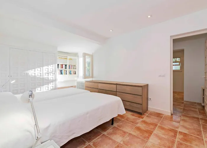 Rosa - Garden & Pool Retreat