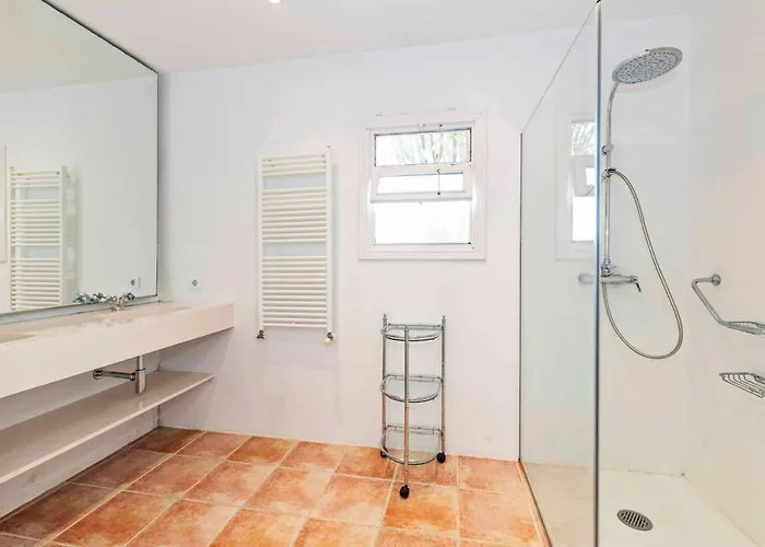 Villa Rosa - Garden & Pool Retreat Trebeluger