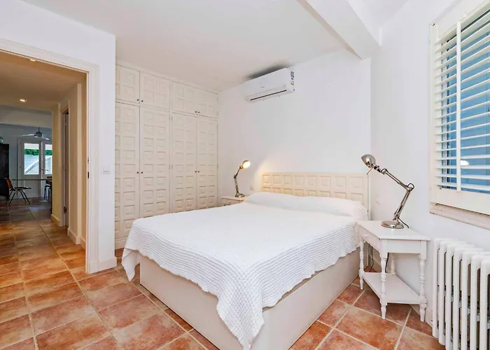 Villa Rosa - Garden & Pool Retreat *