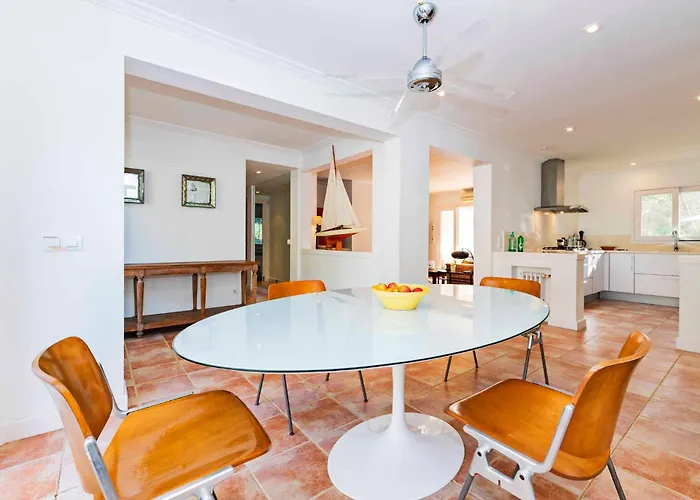 Rosa - Garden & Pool Retreat *