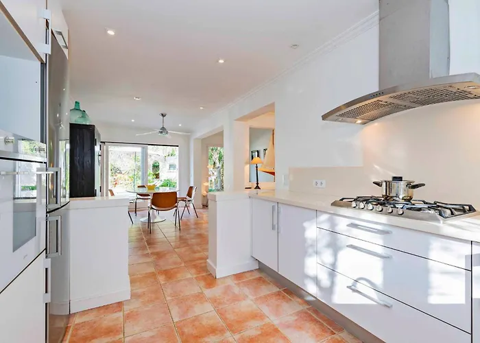 Villa Rosa - Garden & Pool Retreat