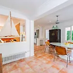 Rosa - Garden & Pool Retreat